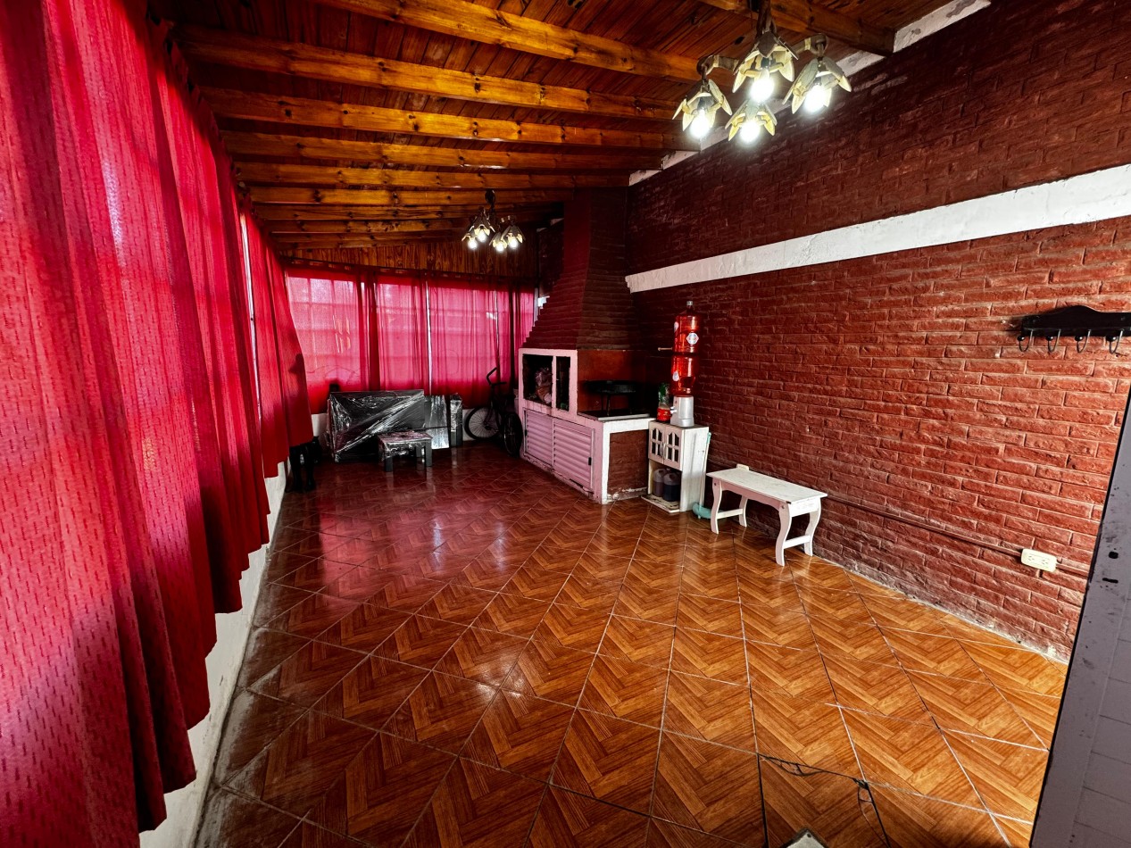 VENTA CASA 3 AMBIENTES CON PATIO Y QUINCHO