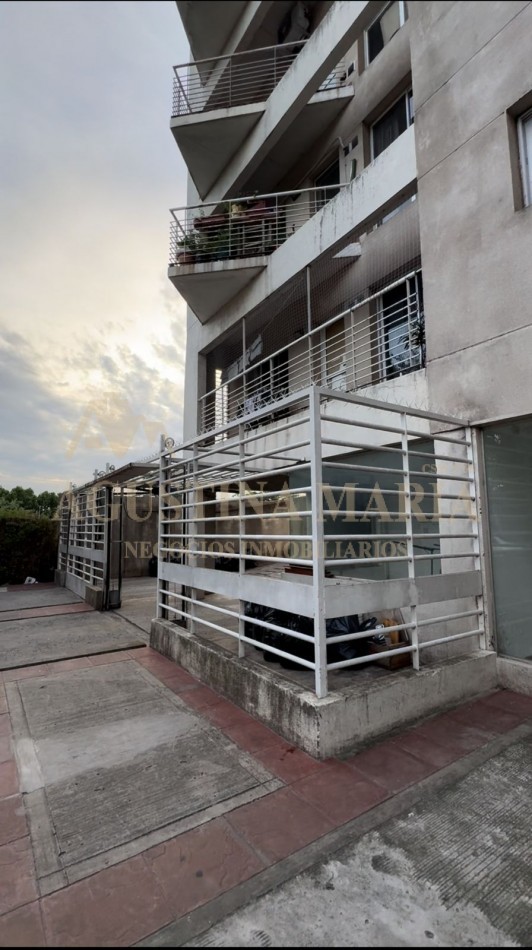 VENTA COCHERA CUBIERTA MUÑIZ CENTRO