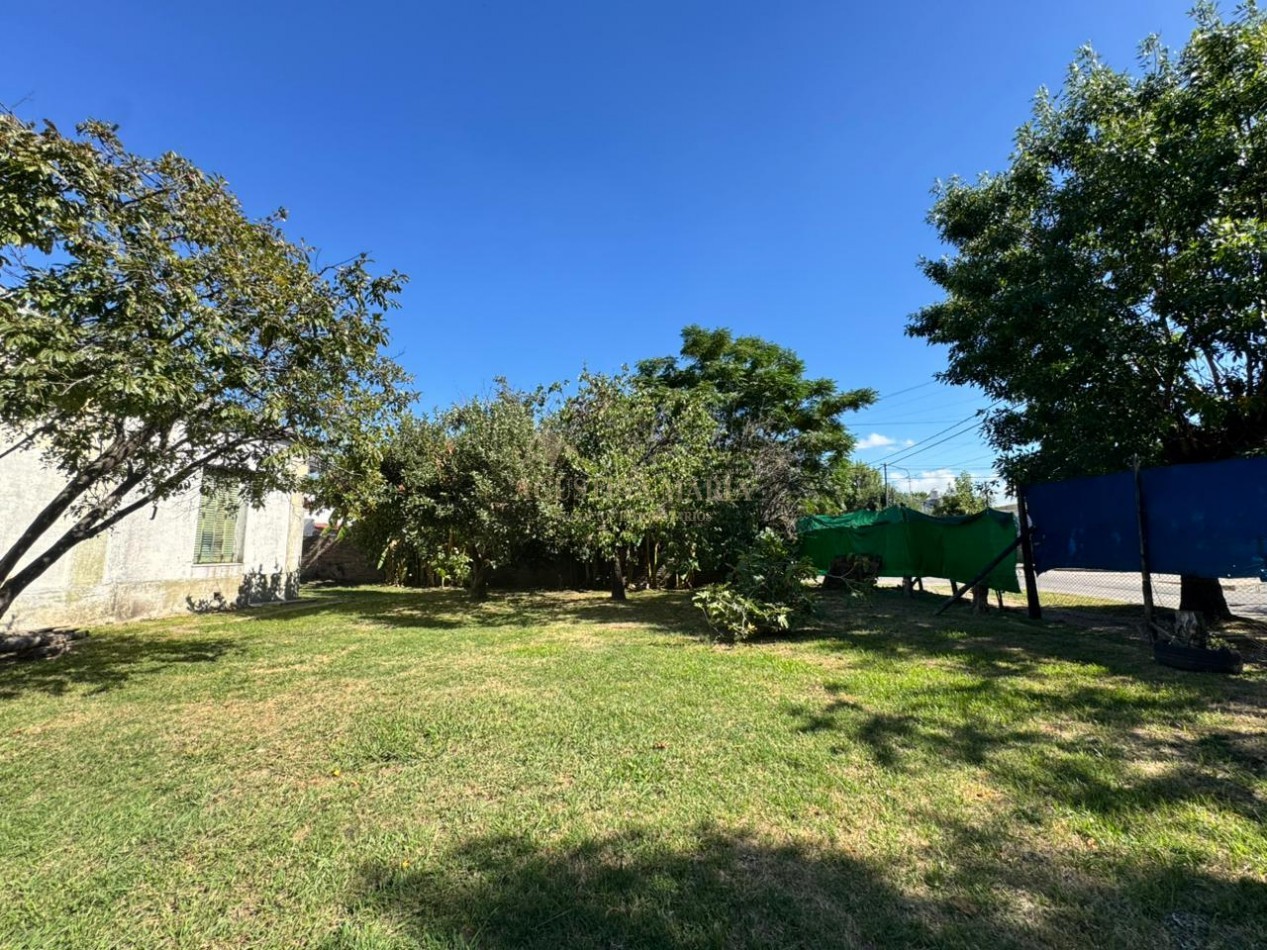 VENTA CASA 3 AMBIENTES CON TERRENO JCP