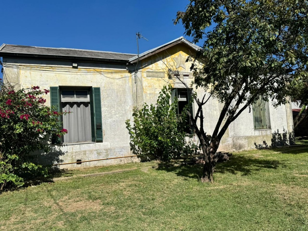 VENTA CASA 3 AMBIENTES CON TERRENO JCP