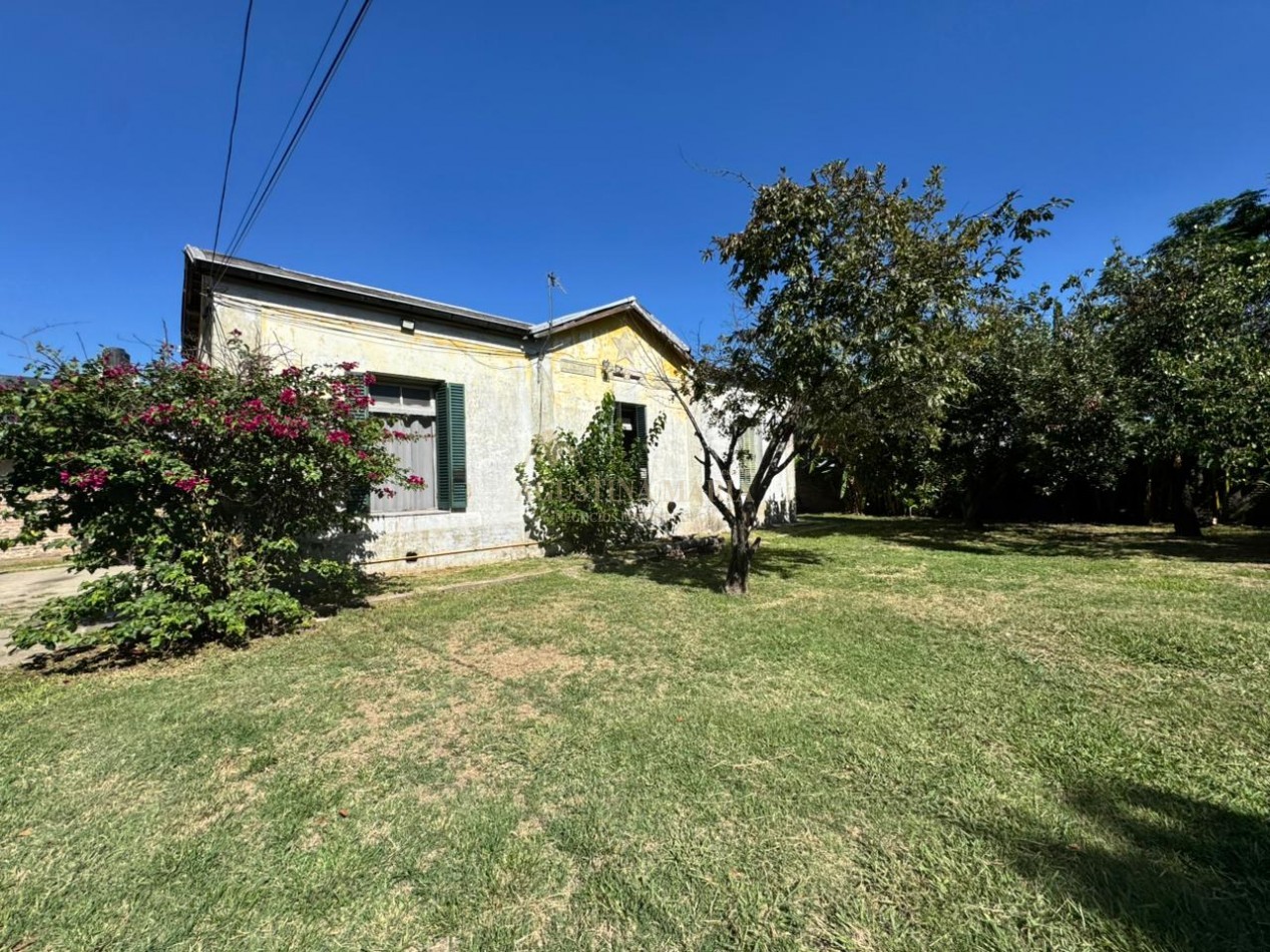 VENTA CASA 3 AMBIENTES CON TERRENO JCP