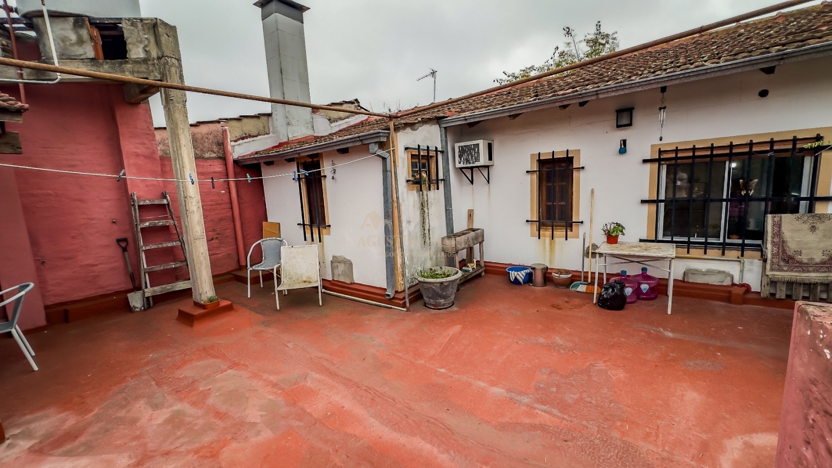 Chalet 3 Ambientes con Departamento 2 Ambientes Independiente en Hurlingham