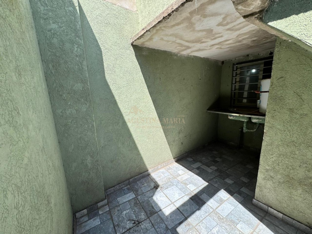 VENTA CASA DE 8 AMBIENTES CON LOCAL JOSE C PAZ