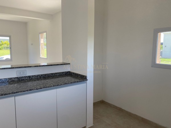 Venta casa 4 ambientes Santa Elena pilar del este