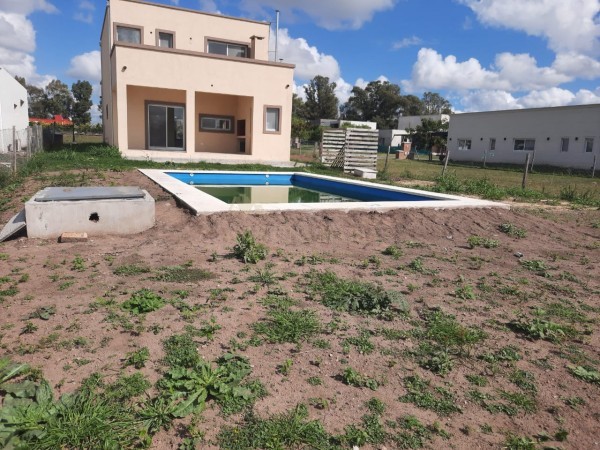 Venta casa 4 ambientes Santa Elena pilar del este