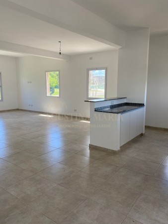 Venta casa 4 ambientes Santa Elena pilar del este