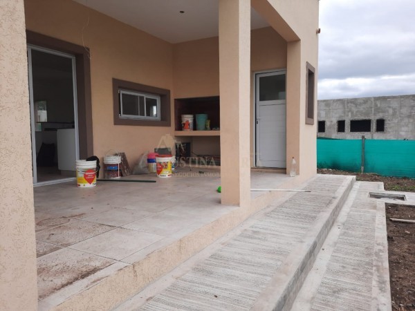 Venta casa 4 ambientes Santa Elena pilar del este