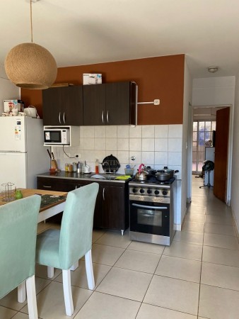 VENTA DPTO. 2 AMBIENTES PLANTA BAJA C/ COCHERA 