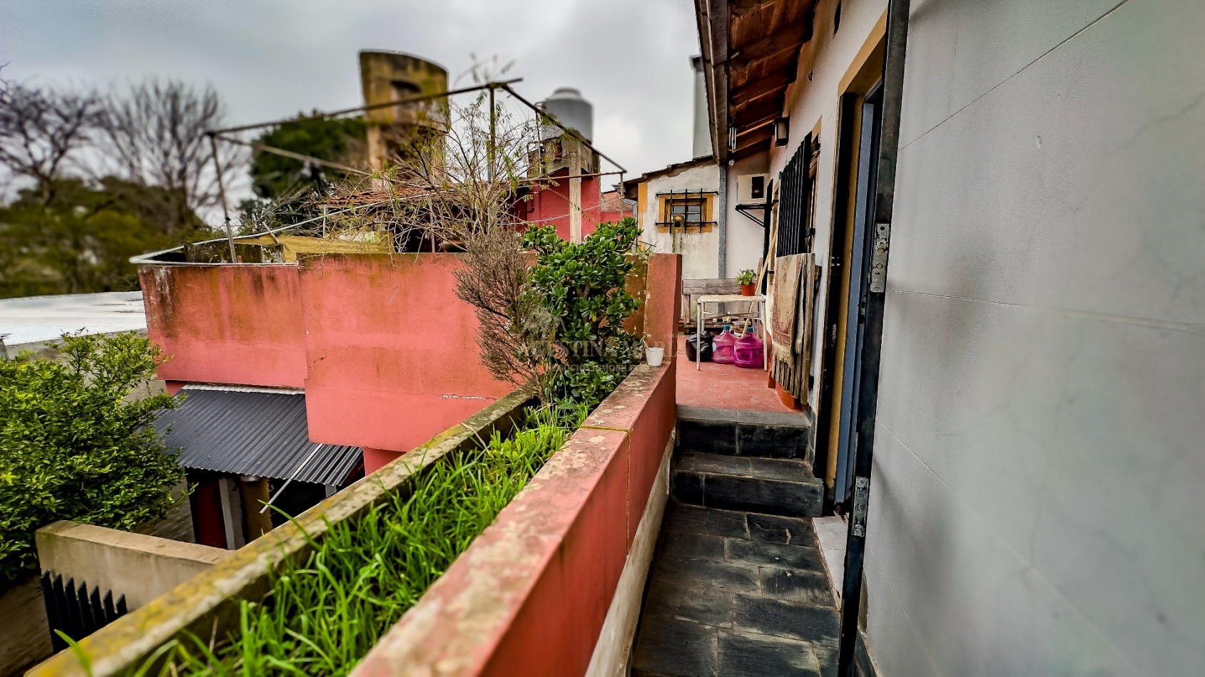 Chalet 3 Ambientes con Departamento 2 Ambientes Independiente en Hurlingham