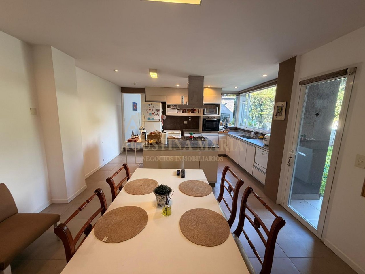 VENTA CASA 5 AMBIENTES BELLA VISTA 