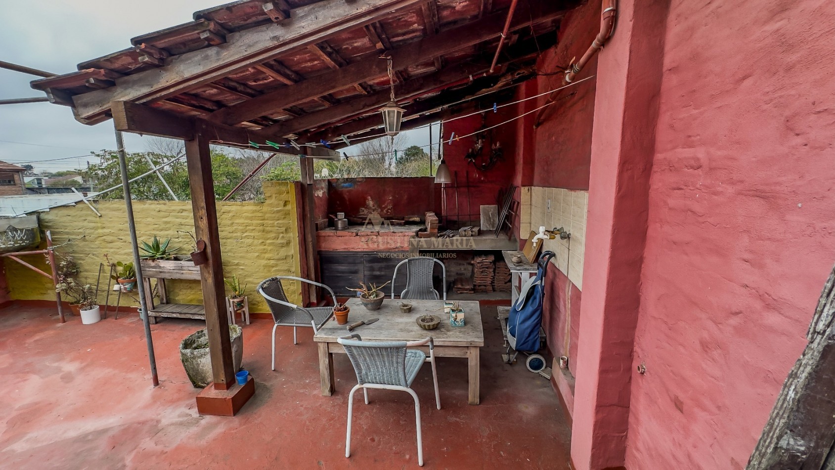 Chalet 3 Ambientes con Departamento 2 Ambientes Independiente en Hurlingham