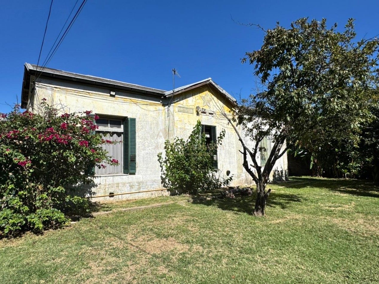 VENTA CASA 3 AMBIENTES CON TERRENO JCP