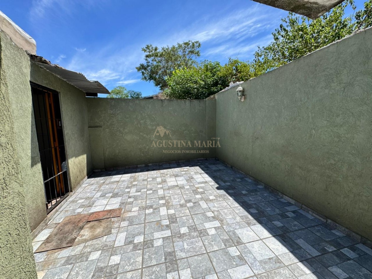 VENTA CASA DE 8 AMBIENTES CON LOCAL JOSE C PAZ