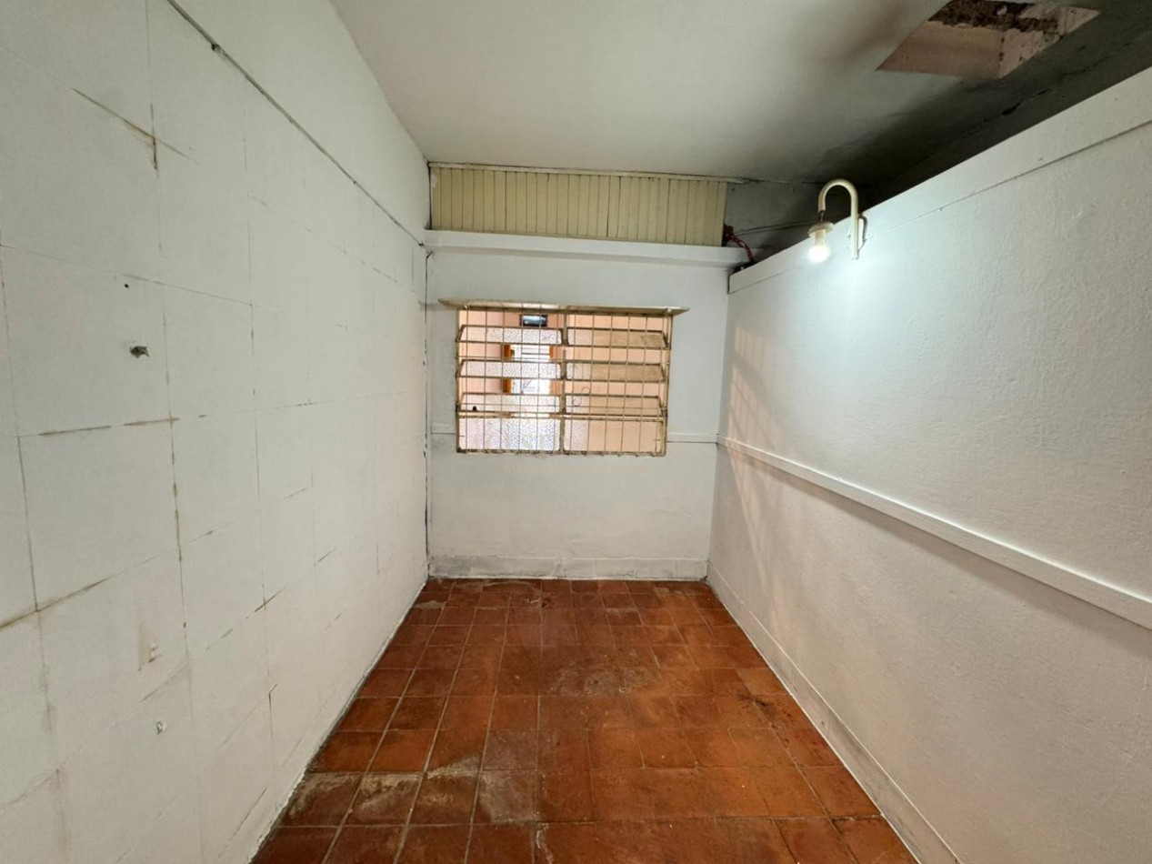 VENTA CASA DE 8 AMBIENTES CON LOCAL JOSE C PAZ