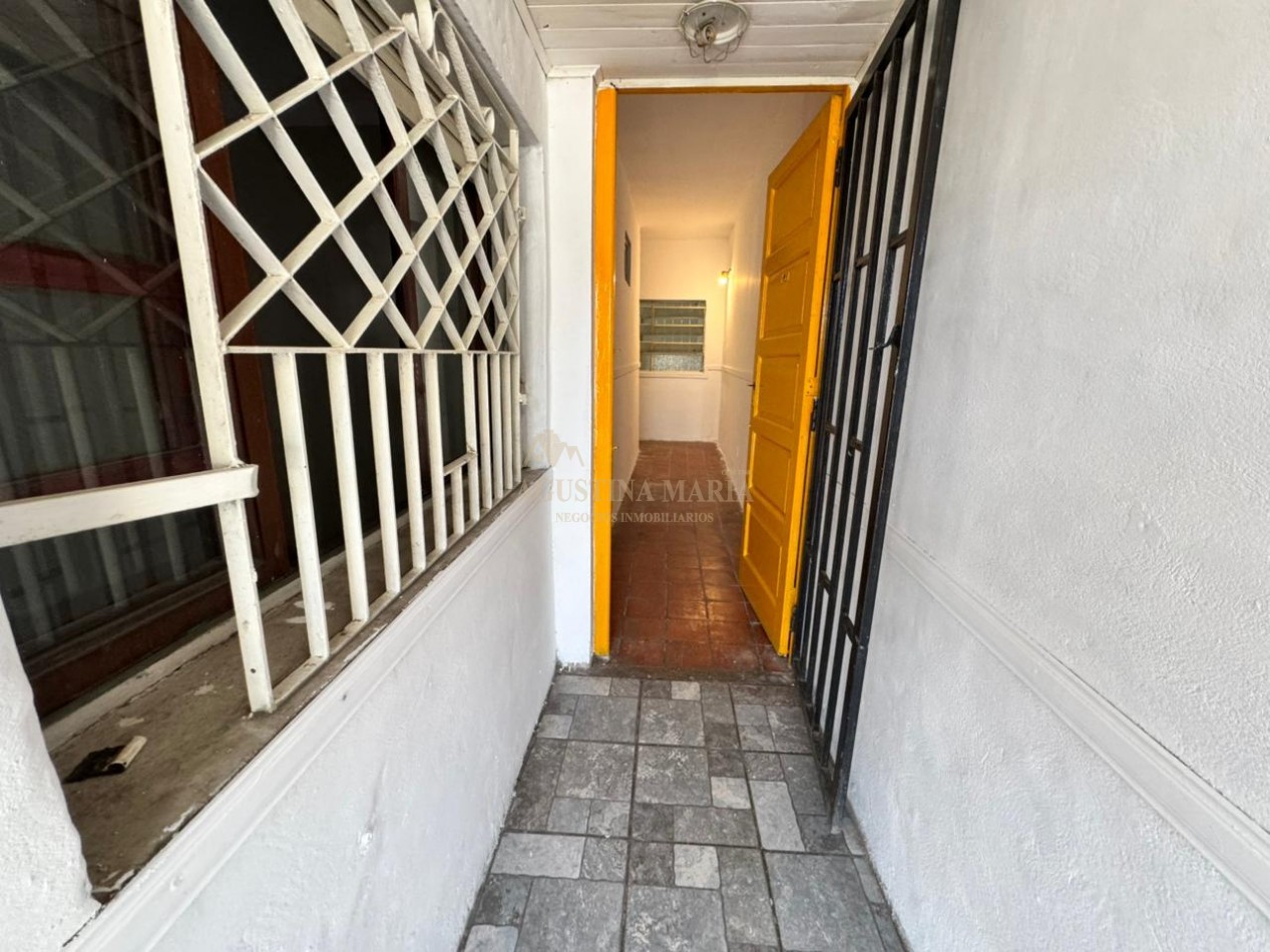 VENTA CASA DE 8 AMBIENTES CON LOCAL JOSE C PAZ