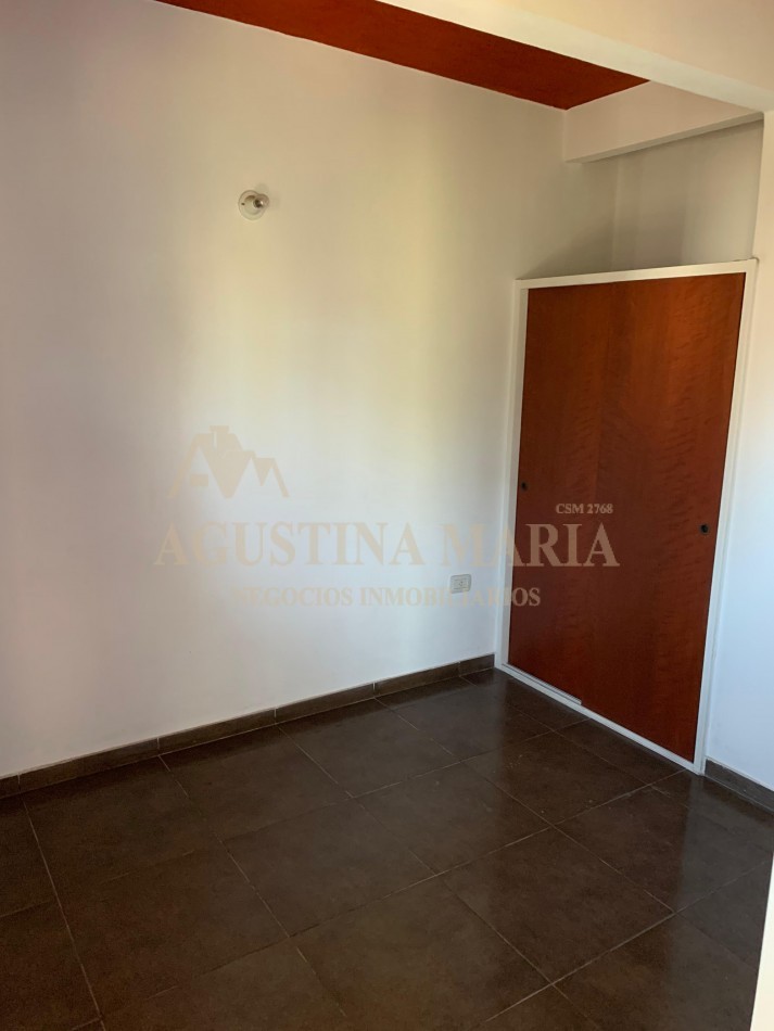 Venta Local y 4 departamentos Jose C Paz