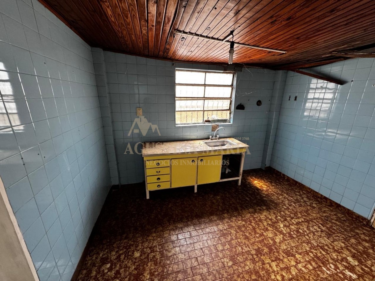 VENTA CASA 4 AMBIENTES A REFACCIONAR 