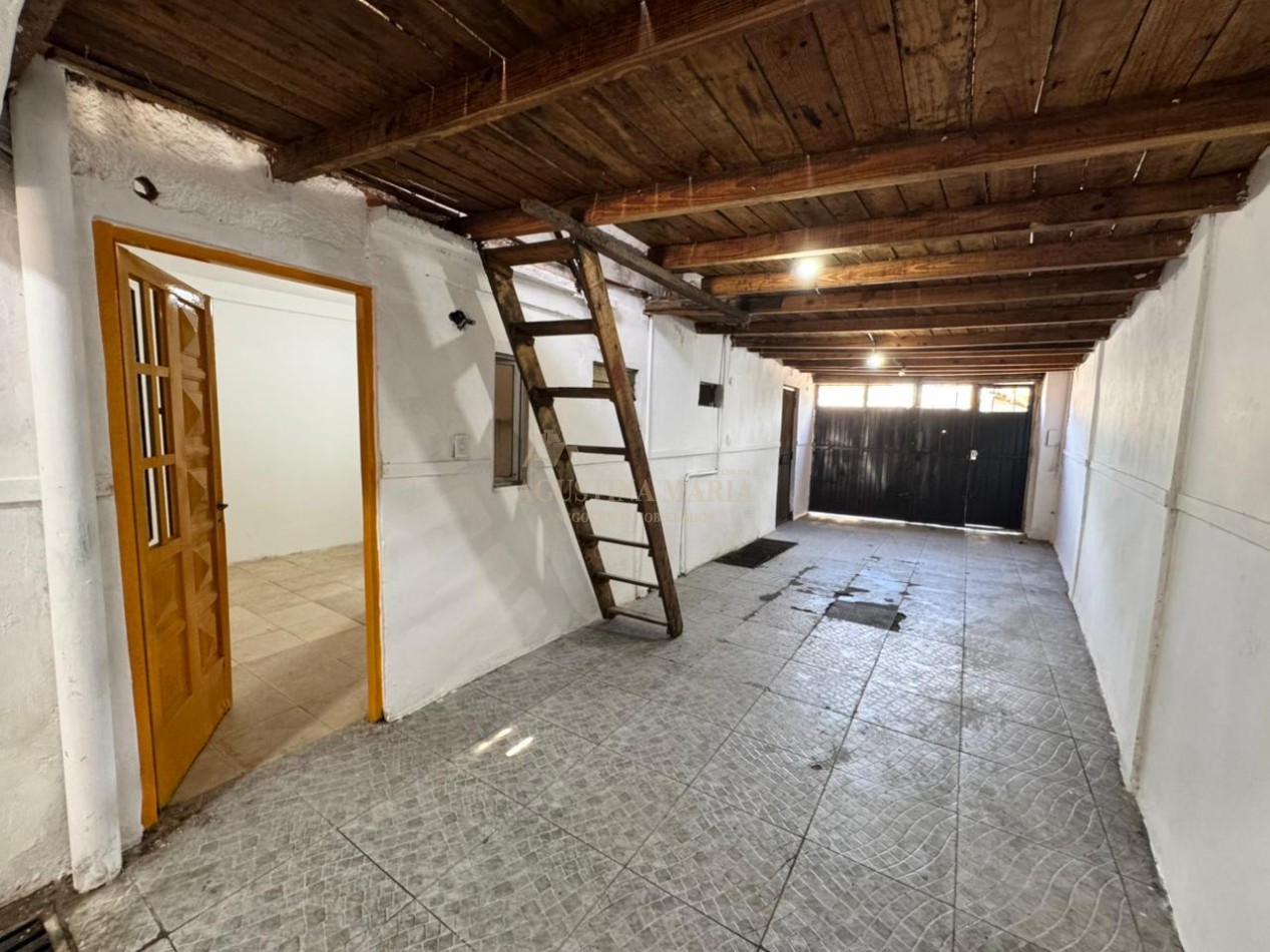 VENTA CASA DE 8 AMBIENTES CON LOCAL JOSE C PAZ