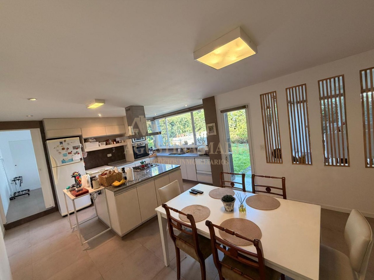 VENTA CASA 5 AMBIENTES BELLA VISTA 