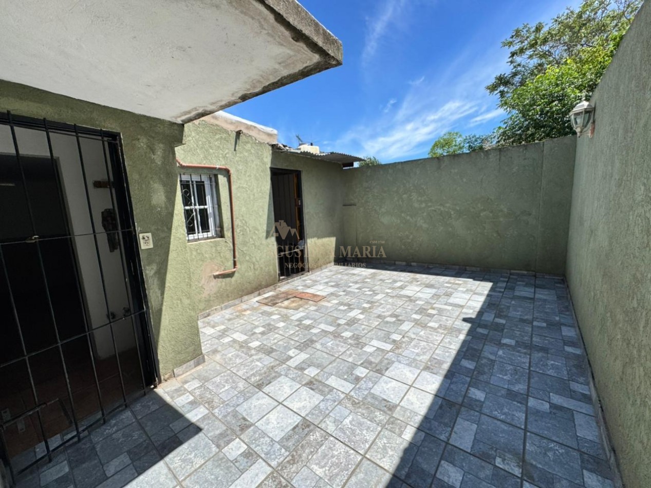 VENTA CASA DE 8 AMBIENTES CON LOCAL JOSE C PAZ