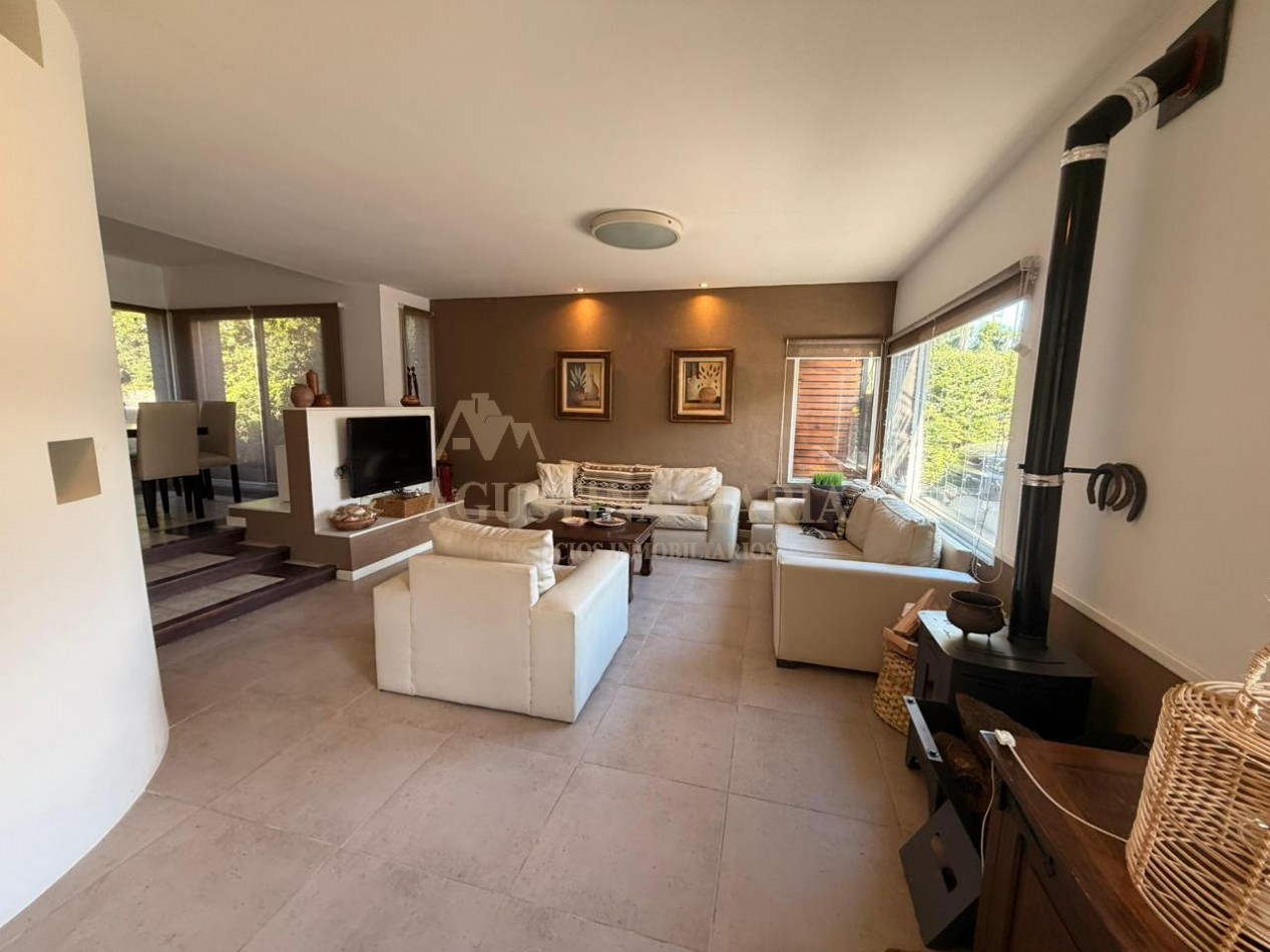 VENTA CASA 5 AMBIENTES BELLA VISTA 