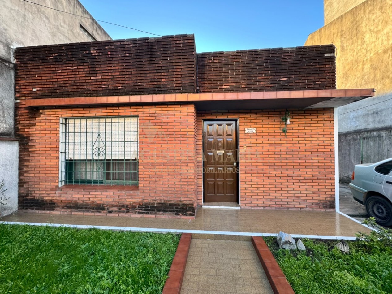 ALQUILER CASA 4 AMBIENTES APTO PROFESIONAL