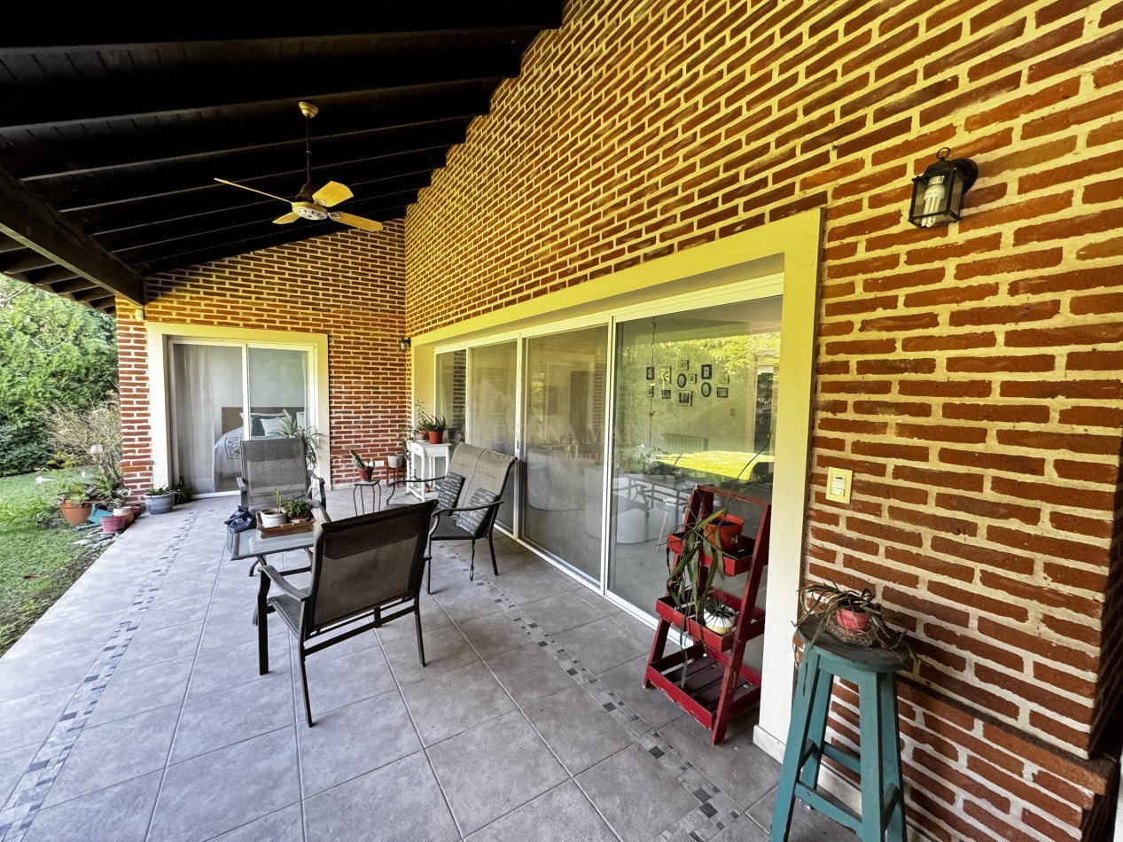 VENTA CASA 4 AMBIENTES ALTOS DE MANZANARES