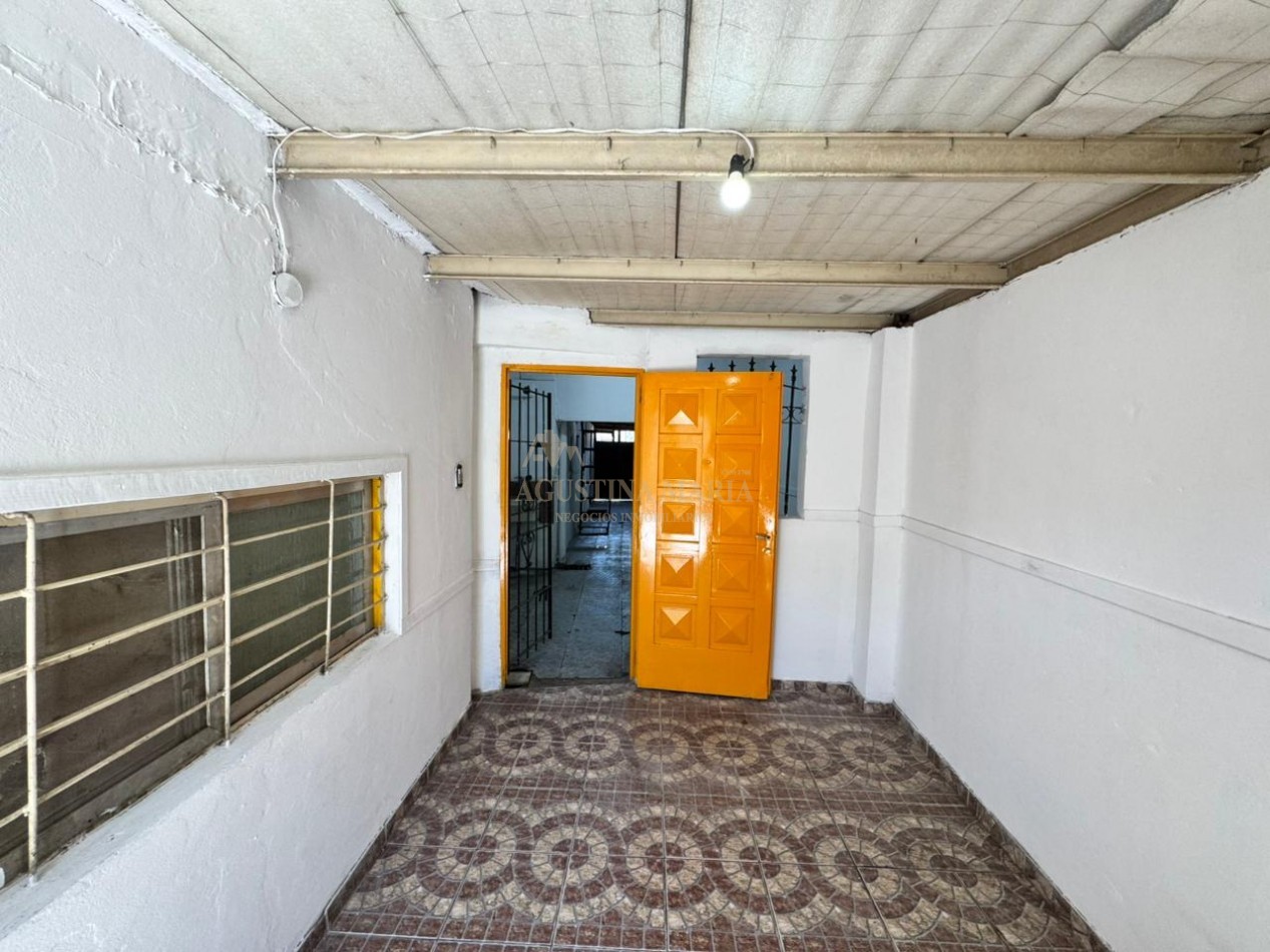 VENTA CASA DE 8 AMBIENTES CON LOCAL JOSE C PAZ