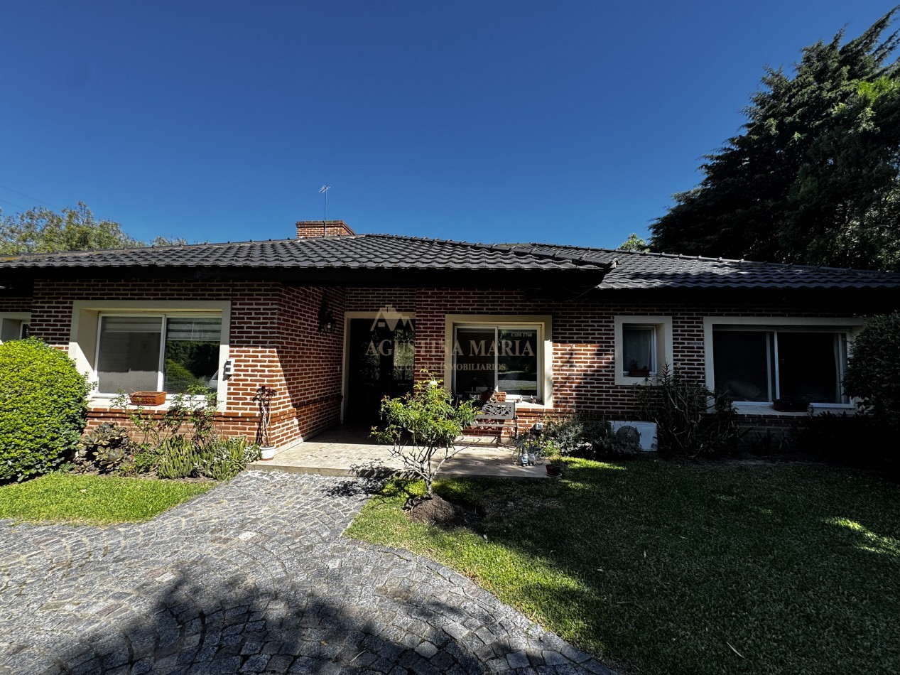 VENTA CASA 4 AMBIENTES ALTOS DE MANZANARES