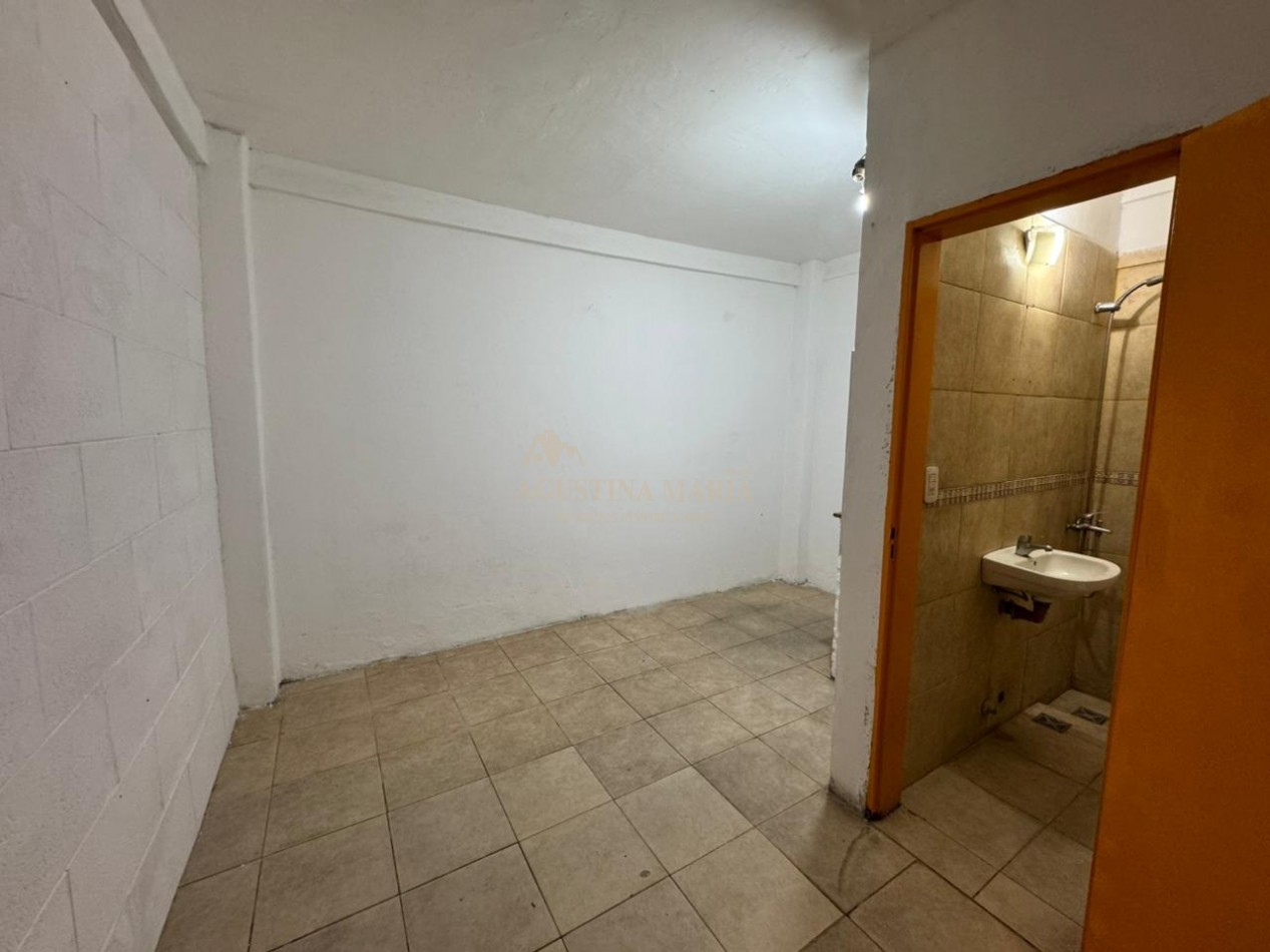 VENTA CASA DE 8 AMBIENTES CON LOCAL JOSE C PAZ