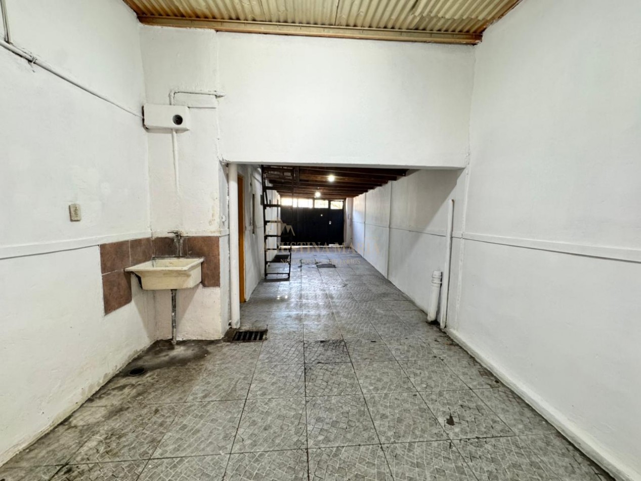 VENTA CASA DE 8 AMBIENTES CON LOCAL JOSE C PAZ