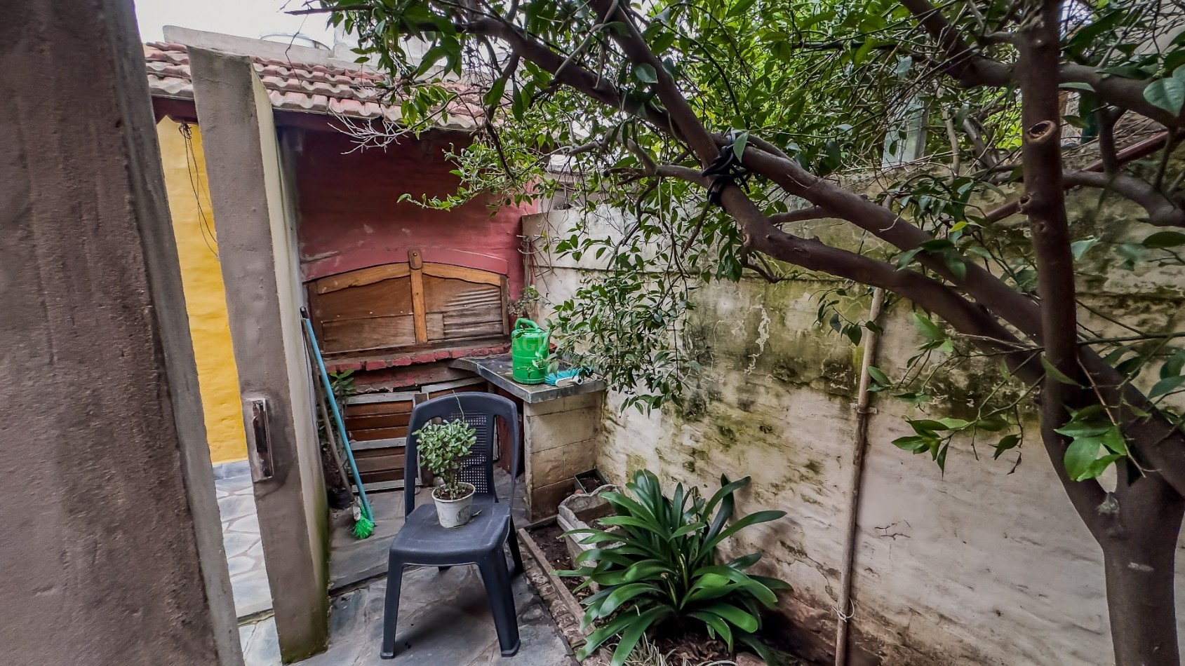 Chalet 3 Ambientes con Departamento 2 Ambientes Independiente en Hurlingham