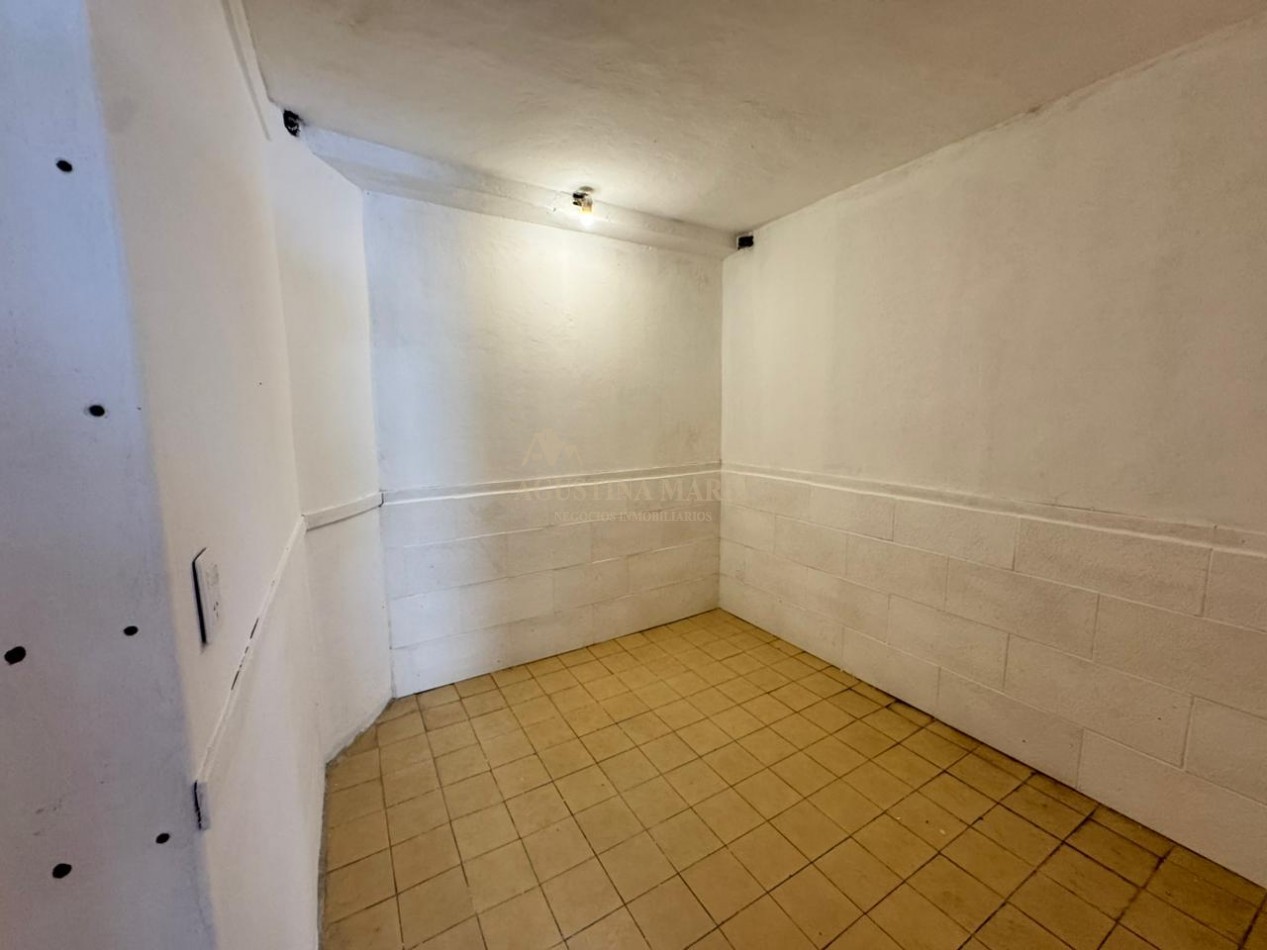 VENTA CASA DE 8 AMBIENTES CON LOCAL JOSE C PAZ