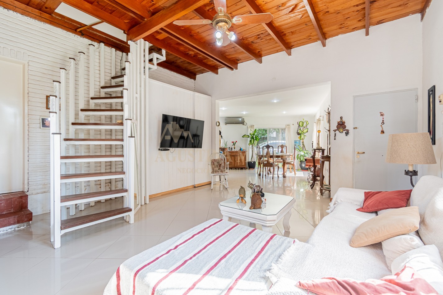 CASA 5 AMBIENTES PILAR