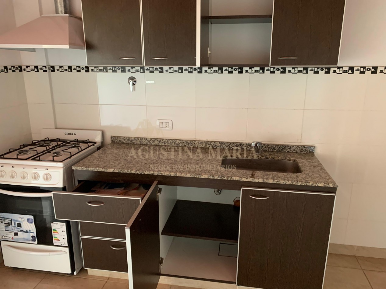 Venta Local y 4 departamentos Jose C Paz