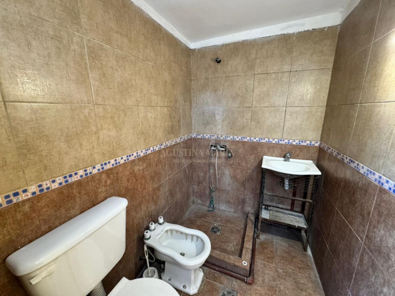 VENTA CASA DE 8 AMBIENTES CON LOCAL JOSE C PAZ