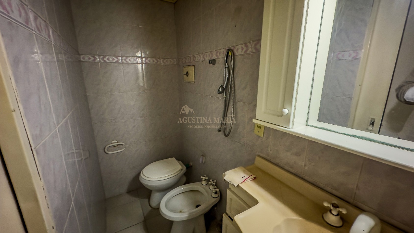 Chalet 3 Ambientes con Departamento 2 Ambientes Independiente en Hurlingham