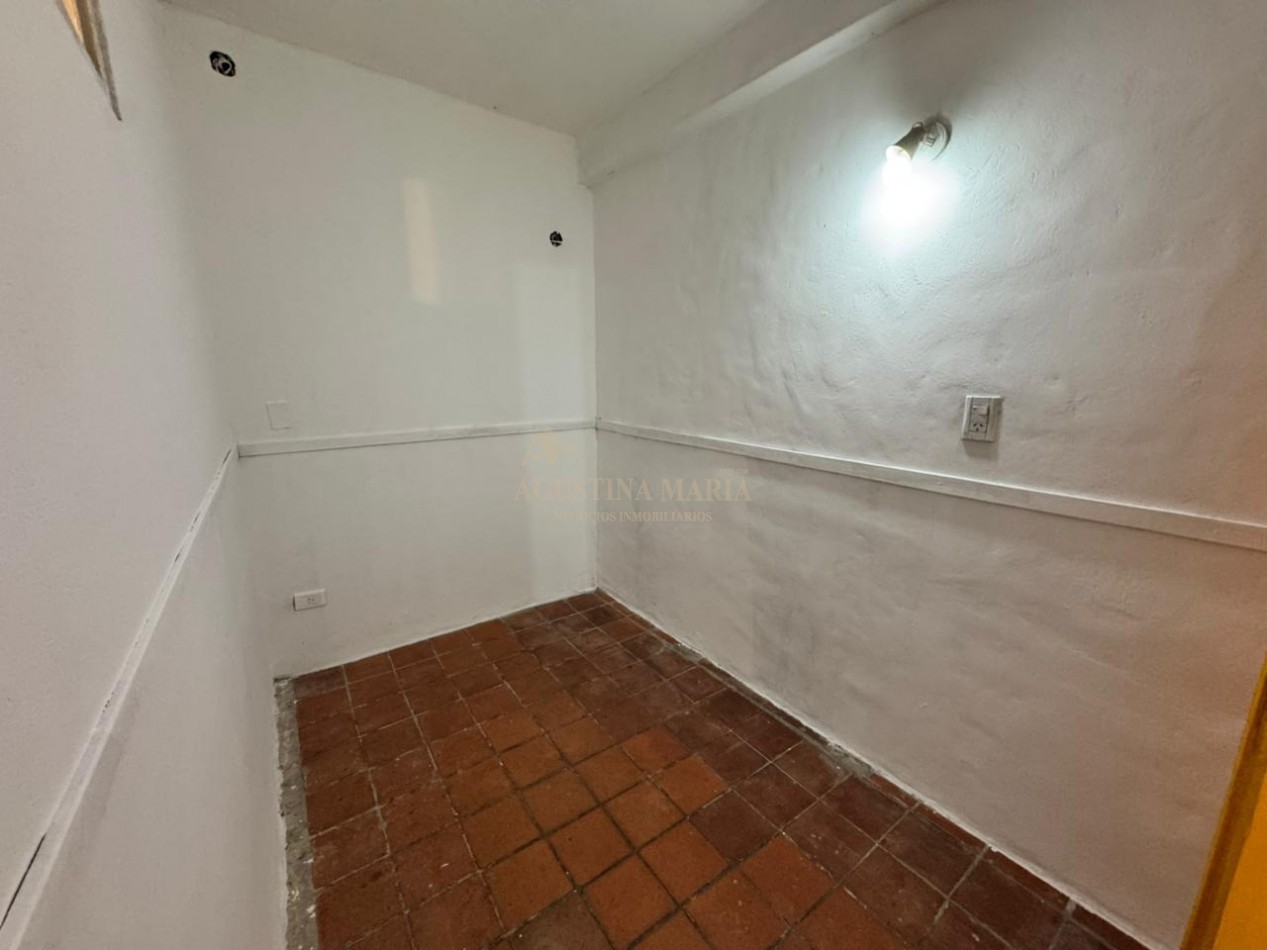 VENTA CASA DE 8 AMBIENTES CON LOCAL JOSE C PAZ