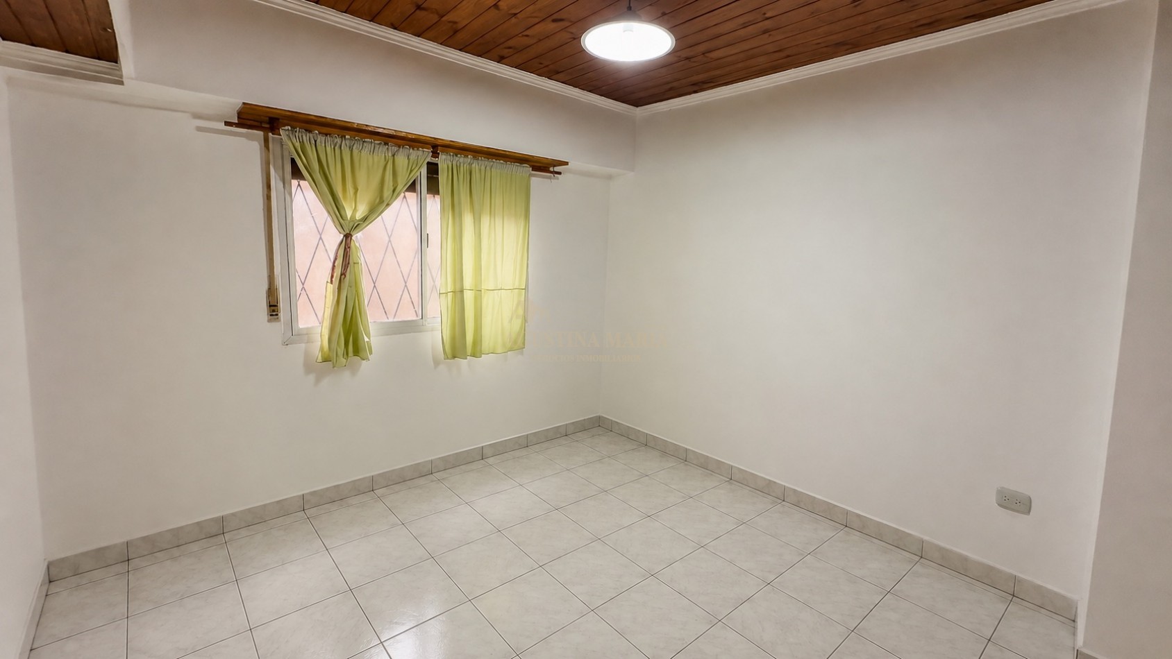 Chalet 3 Ambientes con Departamento 2 Ambientes Independiente en Hurlingham