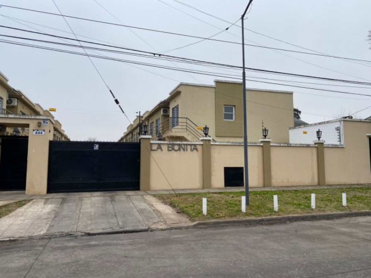 VENTA DEPARTAMENTO 2 AMBIENTES CON PATIO Y COCHERA