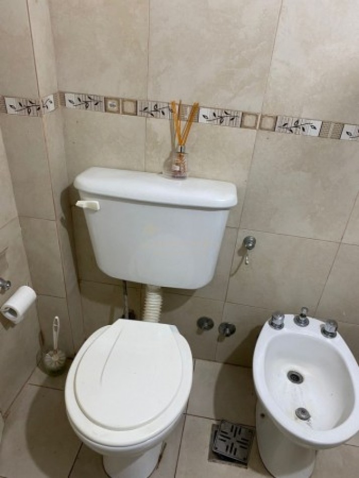VENTA DEPARTAMENTO 2 AMBIENTES CON PATIO Y COCHERA