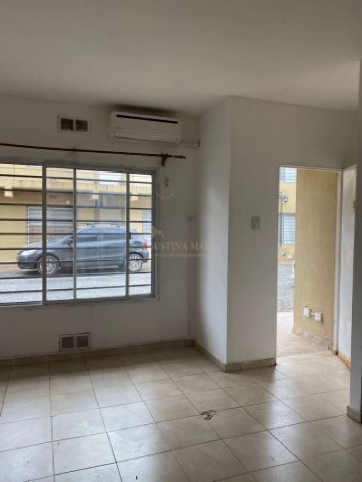VENTA DEPARTAMENTO 2 AMBIENTES CON PATIO Y COCHERA