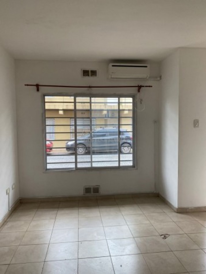 VENTA DEPARTAMENTO 2 AMBIENTES CON PATIO Y COCHERA