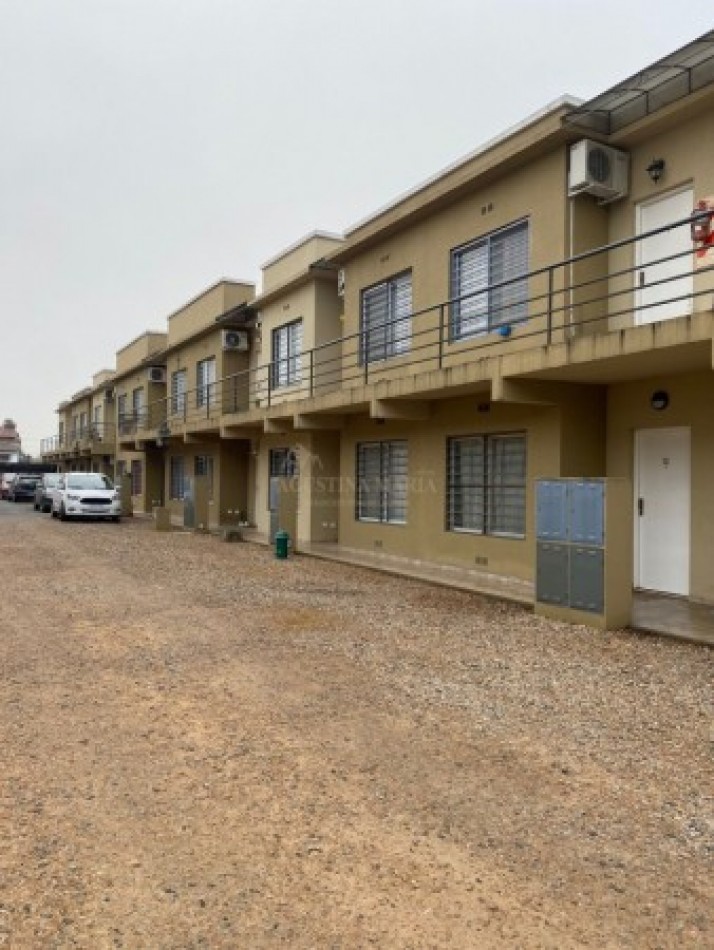 VENTA DEPARTAMENTO 2 AMBIENTES CON PATIO Y COCHERA