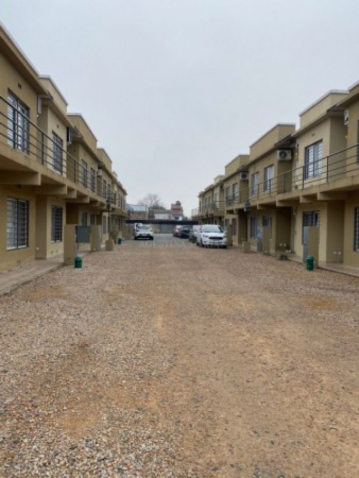 VENTA DEPARTAMENTO 2 AMBIENTES CON PATIO Y COCHERA
