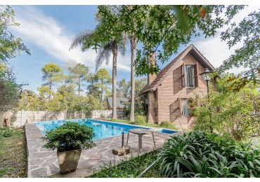 Casa Quinta de 5 Ambientes en Lote comercial - Ideal Inversor