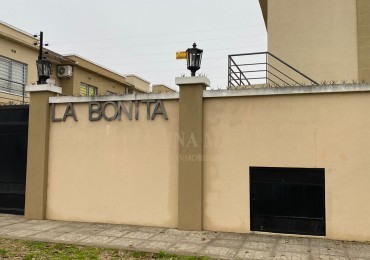 VENTA DEPARTAMENTO 2 AMBIENTES CON PATIO Y COCHERA