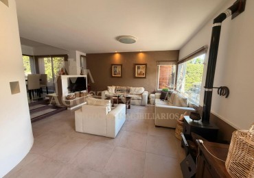 VENTA CASA 5 AMBIENTES BELLA VISTA 