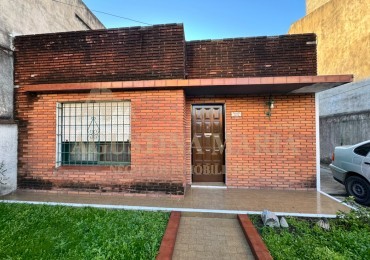 ALQUILER CASA 4 AMBIENTES APTO PROFESIONAL