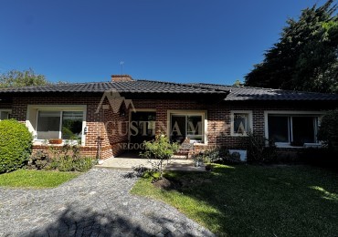 VENTA CASA 4 AMBIENTES ALTOS DE MANZANARES